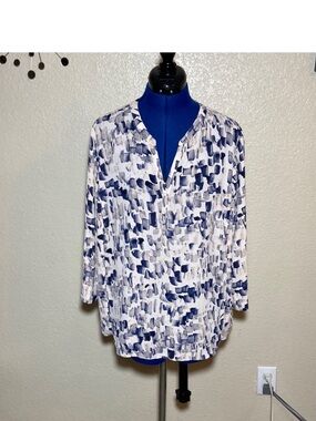 NIC+ZOE Cream and Navy Abstract Print V-Neck Blouse Size PL